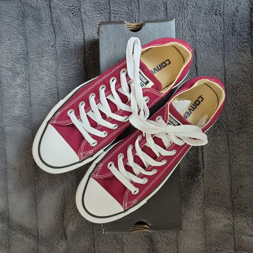 Converse All Star Maroon Size 7.5W/5.5M Low-Top Sneakers, New In Box